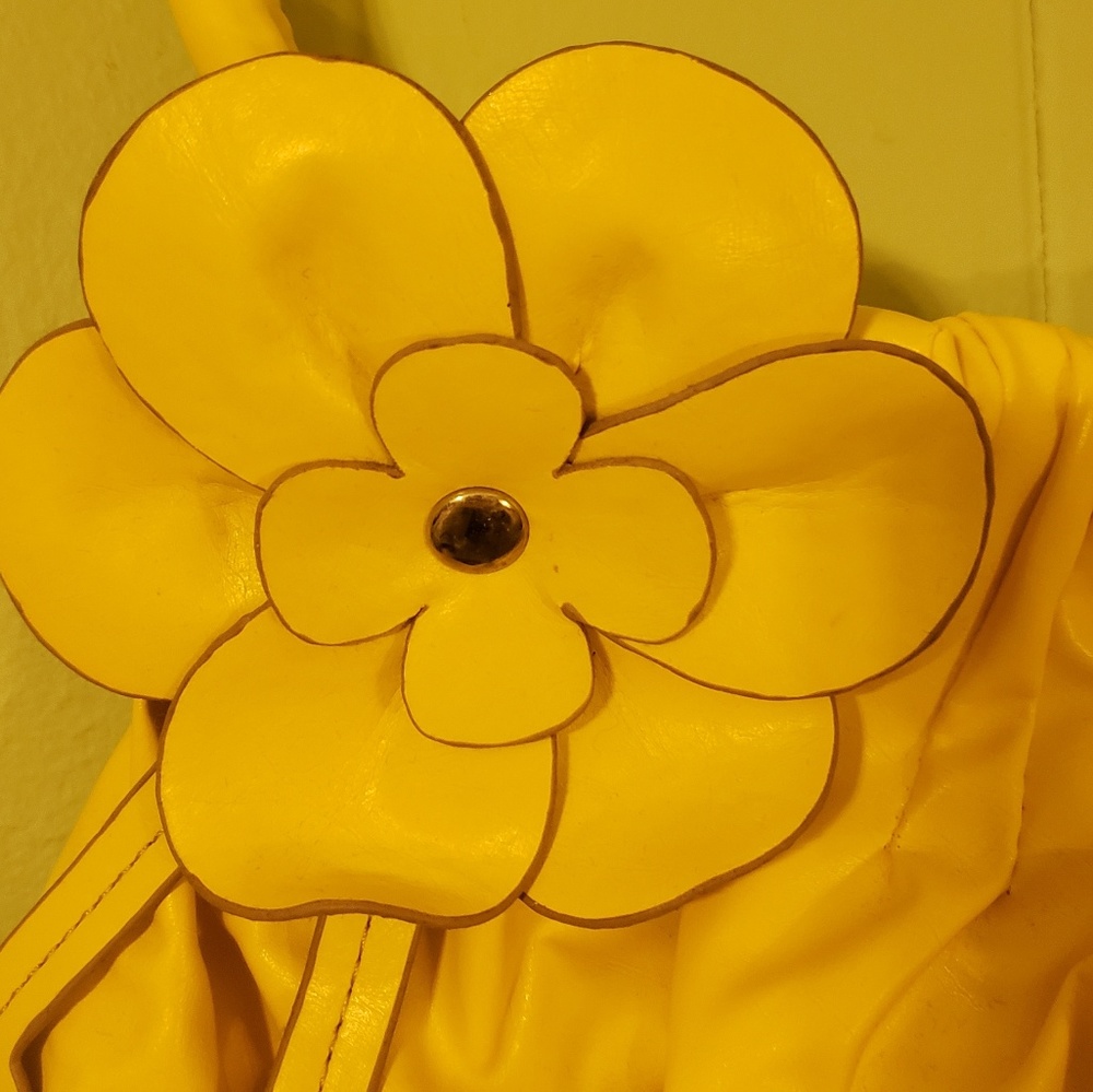 Yellow Flower Purse - Picture 2 of 3